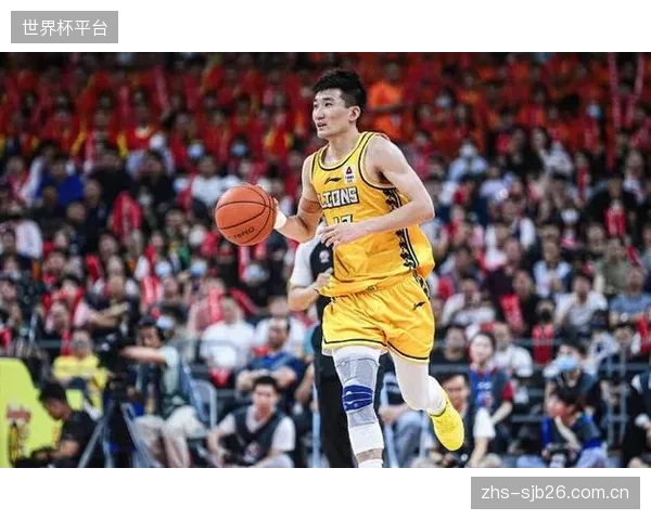 辽宁队夏训需重点演练挡拆后的出球选择,减少关键时刻因包夹造成的失误。 辽宁队夏训需重点演练挡拆后的出球选择,减少关键时刻因包夹造成的失误。